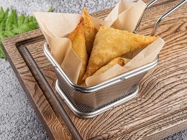 Веранда - Пирожки фило с креветками и сливочным сыром