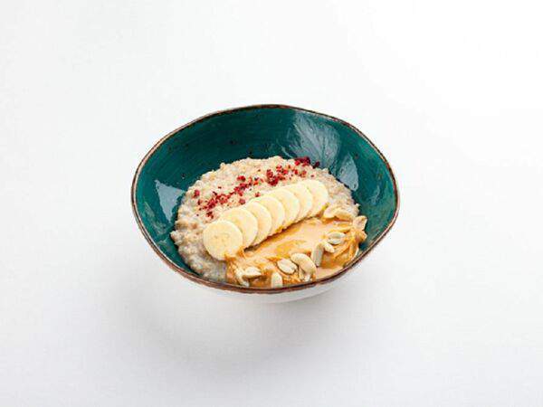 Magic Coffee - Овсяная каша на молоке с бананом и арахисовой пастой