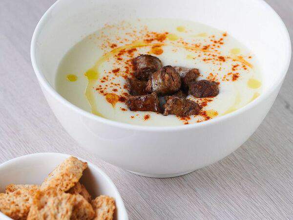 Union Coffee Pizza - Картофельный крем-суп с обжаренными колбасками и гренками