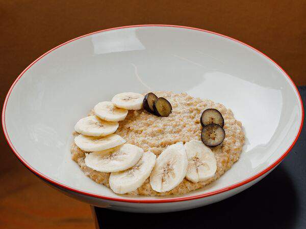 Четыре сына - Каша овсяная с карамелью и бананом