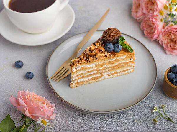 Apollo café - Торт Меренговый с орехами