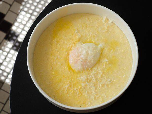 Bisou Bisou Bistro - Пашот, полента, пармезан