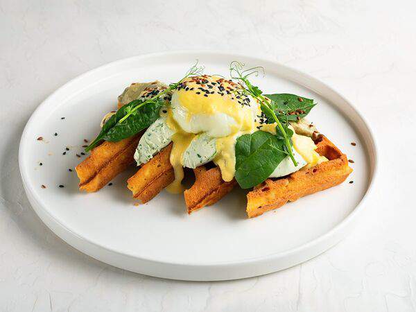 Здрасте кафе - Вафля с гуакамоле и яйцом пашот