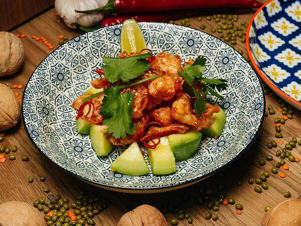 Южанин - Попкорн из креветок на авокадо с соусом чили-лайм