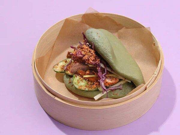 Baodzilla - Бао-бургер с уткой по-пекински и соусом хойсин