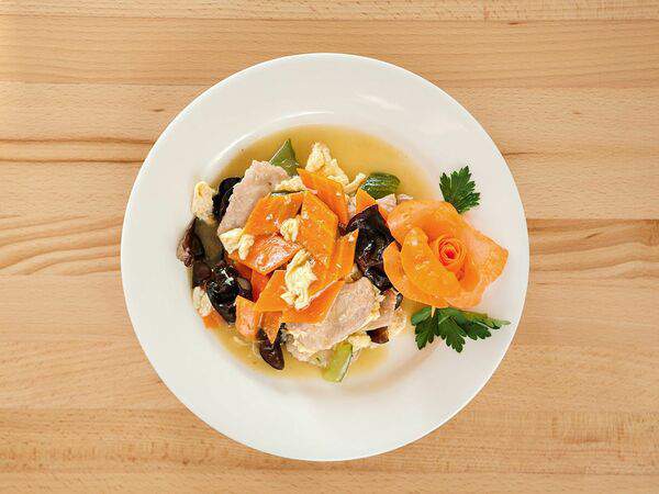 Харбин - Свинина с яйцом и огурцом