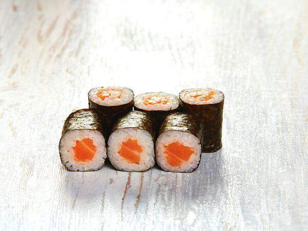 Iwok - Ролл с лососем