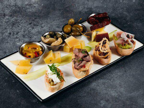 Мясо и вино - Большой гастро-сет из закусок