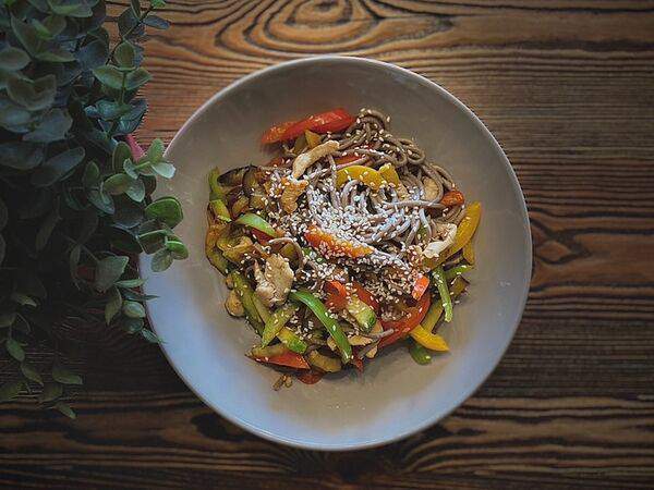 Шашлычный Двор - Гречневая лапша с говядиной