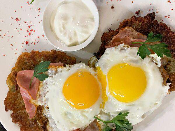 Мята Lounge - Драники с грудинкой и яйцом