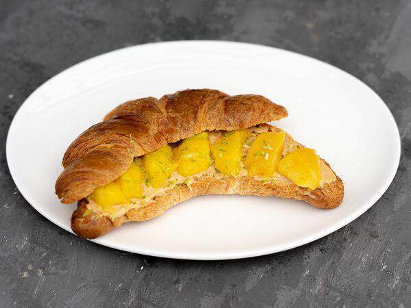Кофефорния - Круассан Манго Крем-Брюле