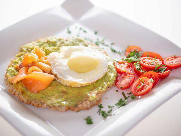 Le Noir - Овсяный блин с сёмгой и авокадо