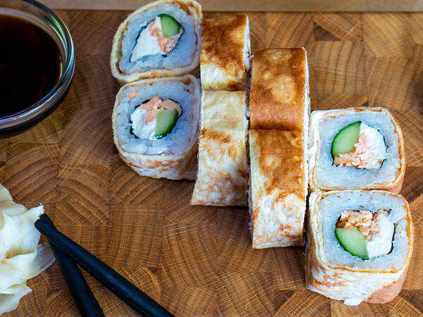 Baker Street 221b - Ролл Тамаго с лососем Терияки