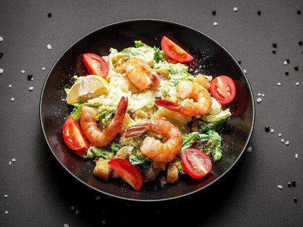 Mesto - Салат Цезарь с тигровыми креветками