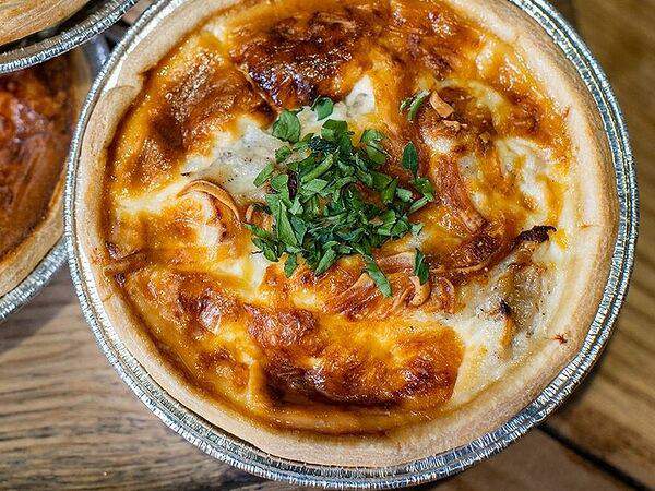 Кафе-пекарня Поль Бейкери - Киш с семгой