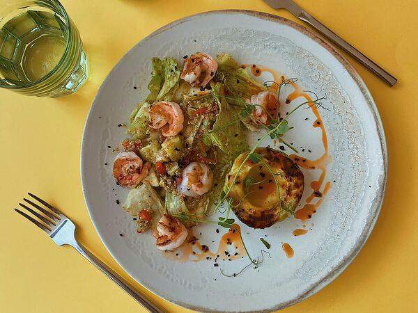 Яйцо - Креветки с авокадо-гриль