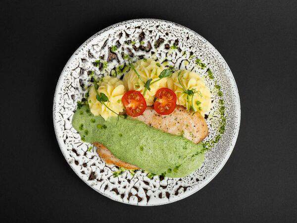 Under Bar - Куриная грудка со шпинатным соусом