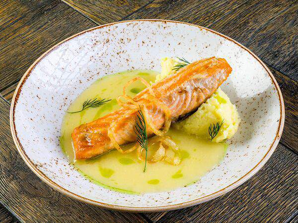 Braubauer - Стейк из лосося с пюре
