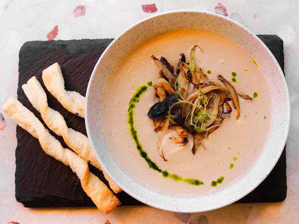 Sisters Coffee & Wine - Крем-суп с белыми грибами