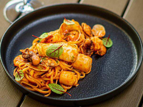 Гости рестопаб - Лингвини с морепродуктами