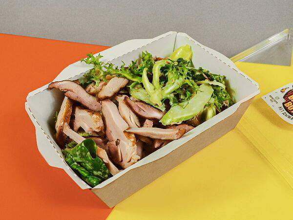 BRISKET BOYS - Салат ореховый с копченой курицей