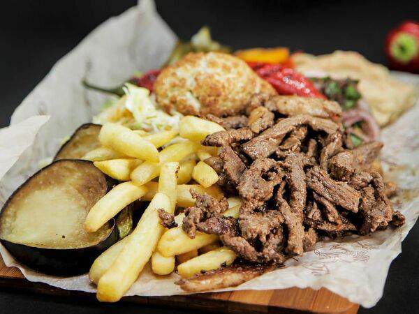 Wonderful taste - Шаверма говяжья на тарелке