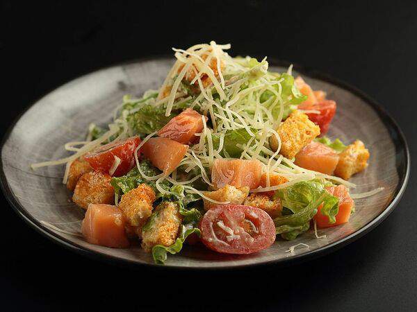 Мираж - Салат Цезарь с семгой