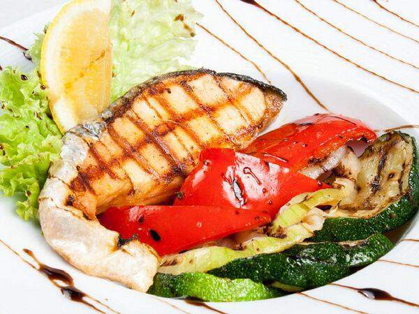 Старые традиции - Теплый салат с семгой