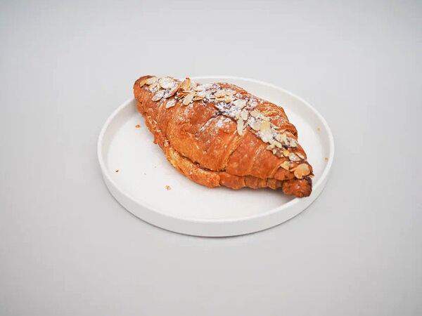 Coffeeline - кофе и еда - Круассан с банановой карамелью