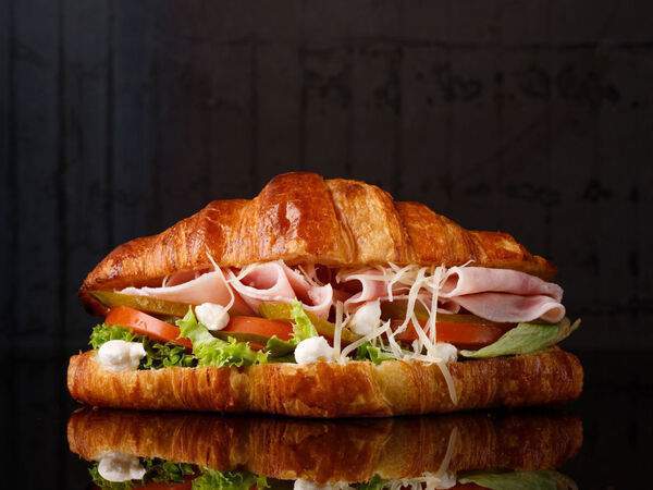 Рис - Круассан с ветчиной и сыром