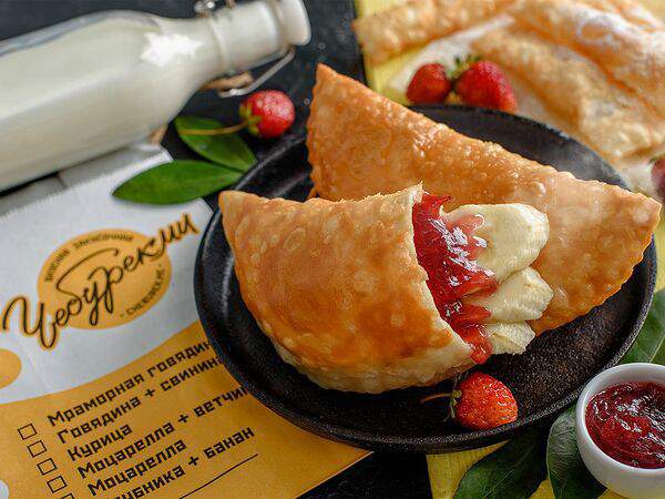 Чебурекми - Чебурек с клубникой и бананом