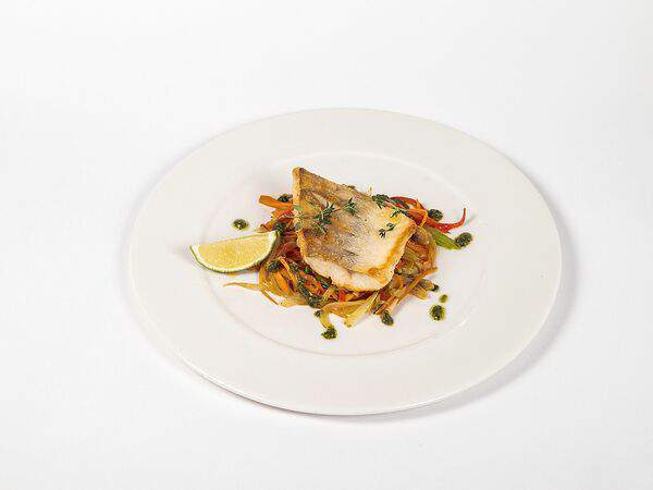 Сеть семейных кафе Kitchen - Филе судака на овощном жульене