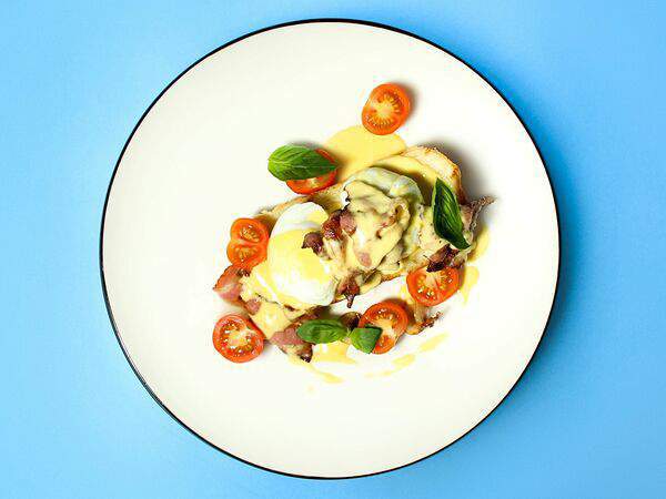 Игрушки - Бенедикт с беконом и соусом голландез