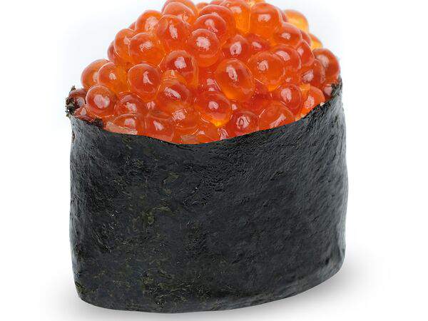 Сура суши - Гункан с красной икрой