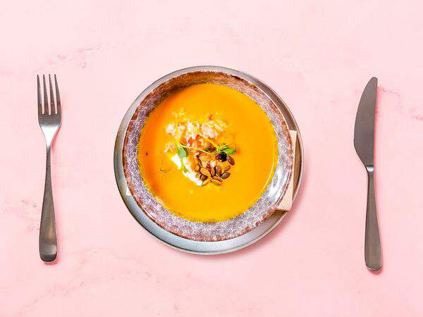 Caramelle Village - Тыквенный крем-суп с крабом