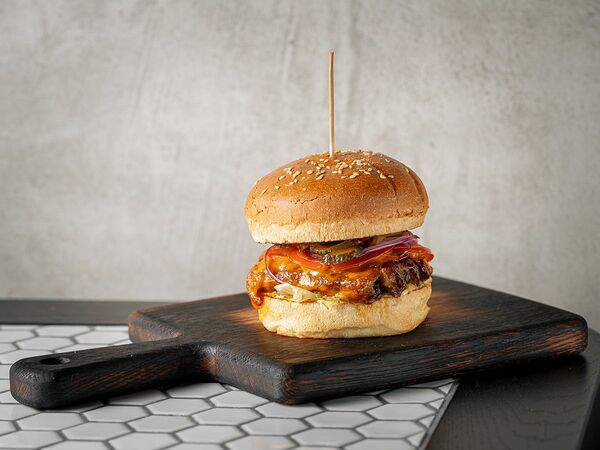 Waterzooi - Бургер со свиным ребром и соусом BBQ