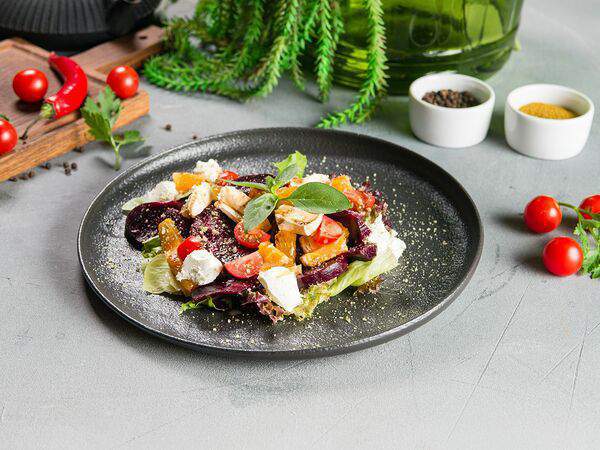 Гриль бар BQ - Салат из запеченной свеклы с мягким сыром и апельсинами