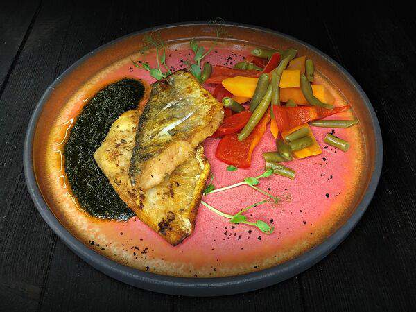 Best Hall - Филе судака с соусом песто