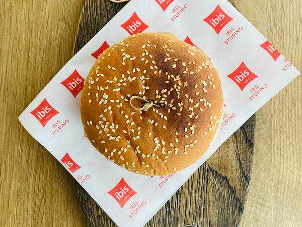 Ibis Kitchen - Бургер Ибис с вялеными томатами