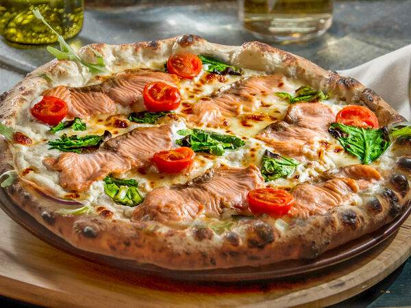 Мама Рома - Пицца Бьянка с лососем