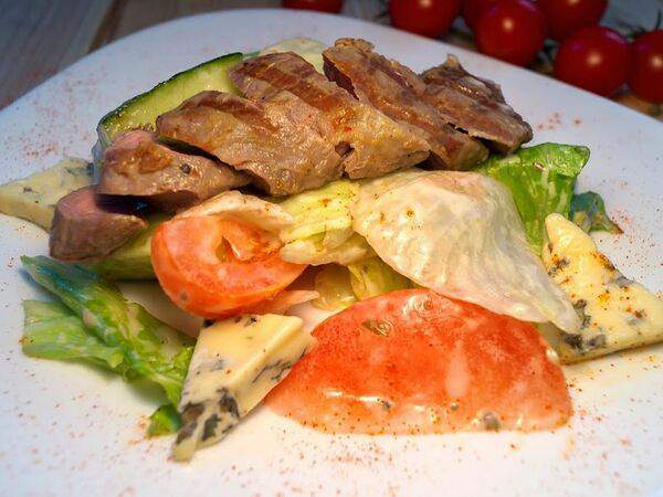 Пицца Сицилия - Теплый салат с говядиной