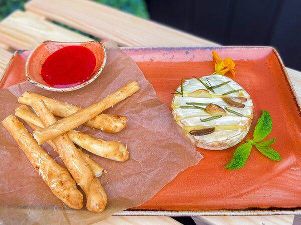 Русь - Запечённый камамбер в прованских травах