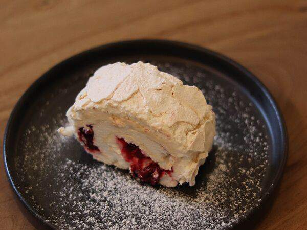 Garderob - Меренговый рулет с вишней