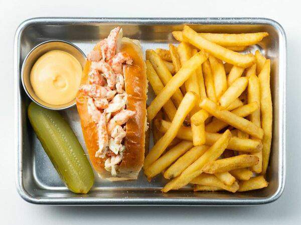 Sea Can - Крей ролл с картофелем фри и сырным соусом