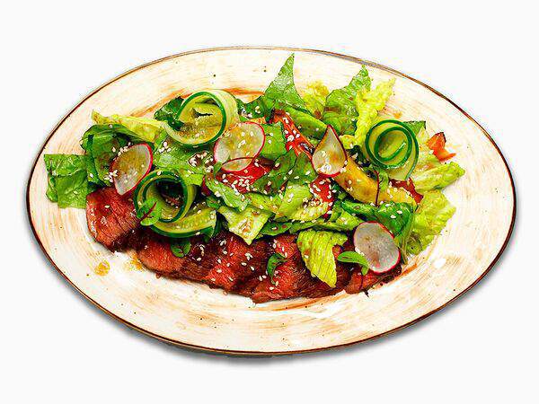 Гости - Тёплый салат с говядиной на открытом огне