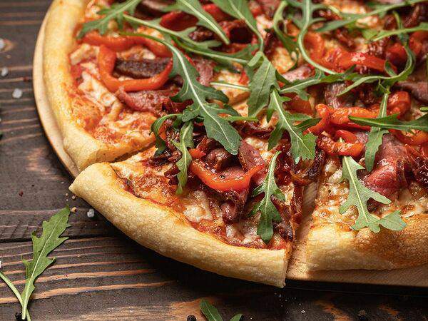 Седло - Пиццета с ростбифом, печеным перцем и вялеными томатами