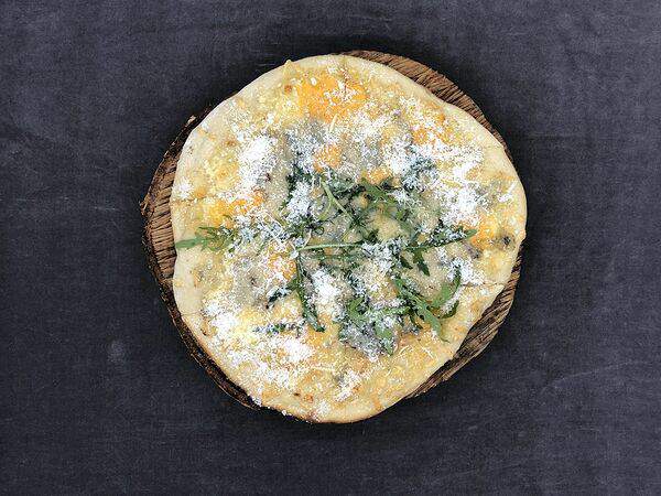 Пармезани Посыпали - Четыре сыра