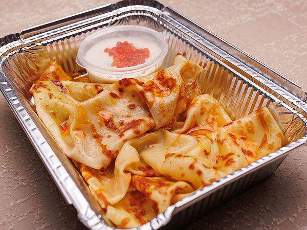 Завтрак - Блинчики со страчателлой и красной икрой