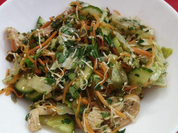 Пиццетто Руза Пицца Пончики Чебуреки - Паназиатский салат с жареной курицей