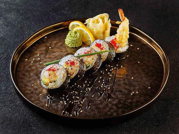 Fiolet - Ролл с креветкой темпура и икрой тобико